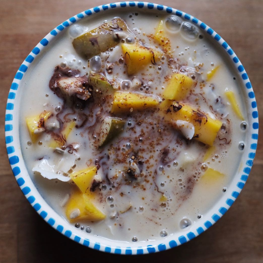 oat cream breakfast with pear and mango