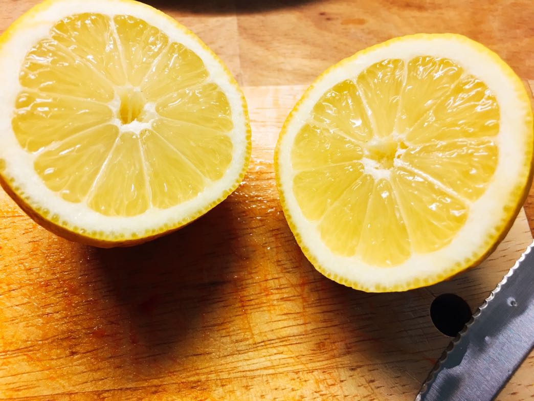 sliced lemons