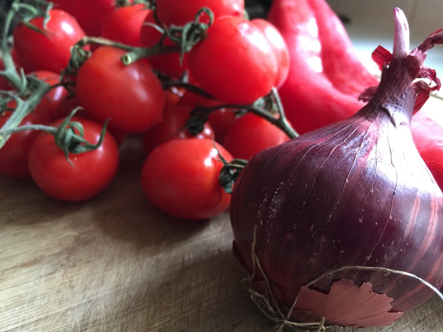 tomatoes, red pepper, red onion